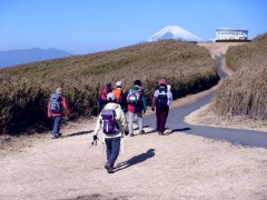 2/3　 日金山へ向う