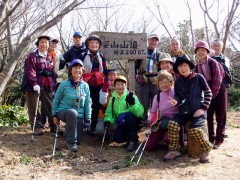 2/2 寝姿山　山頂にて　
