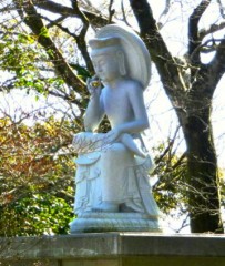 2/3 東光寺の弥勒菩薩石造