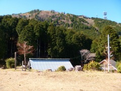 由比野外センターから浜石山頂を望む